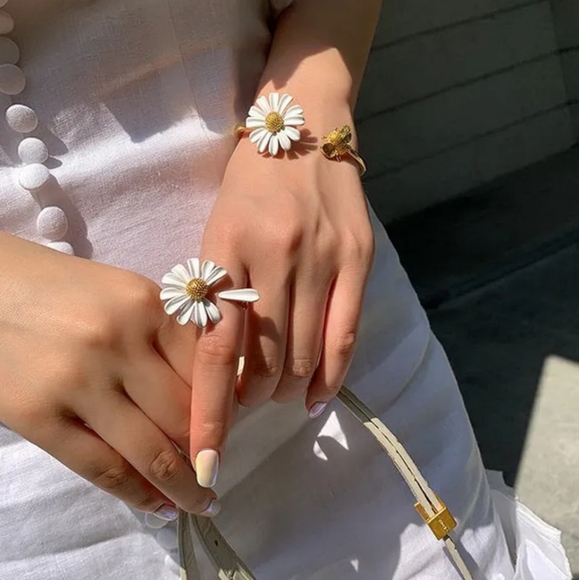 Daisy Ring Adjustable Size - Picture 3 of 4